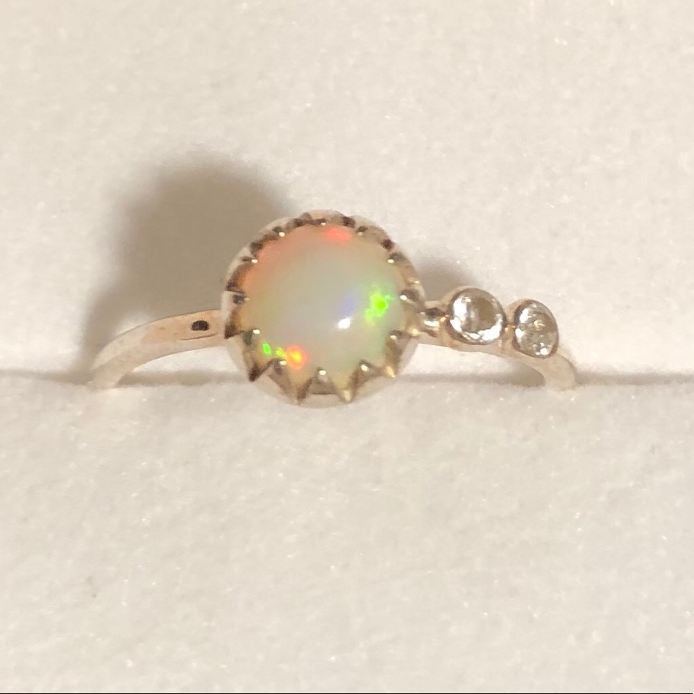 GORGEOUS STERLING 925 AND OPAL RING SIZE6